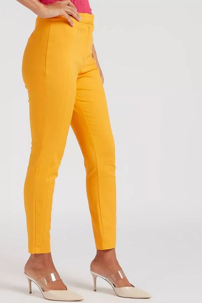 Solid Slim Fit Mid Rise Trousers With Zipper Closure