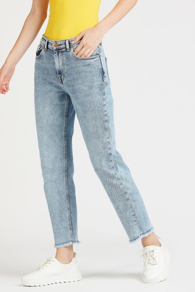Lee Cooper Mom Fit Solid High-Rise Jeans with Frayed Grazers