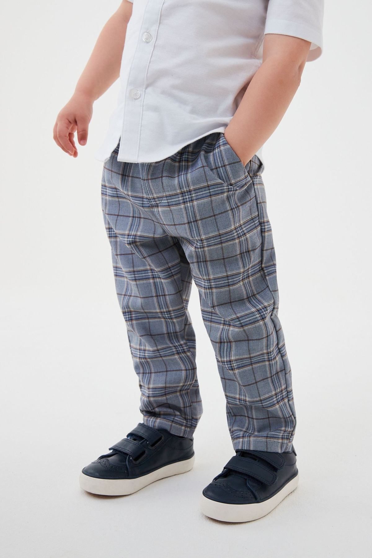 Buy Aj DEZInES Boys White & Black Checked Shirt With Trousers - Clothing  Set for Boys 21333716 | Myntra